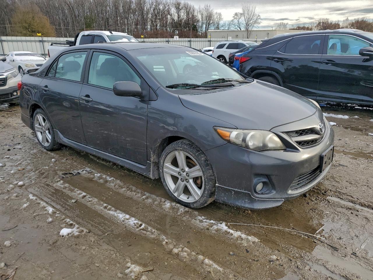 Toyota Corolla Base Image 10