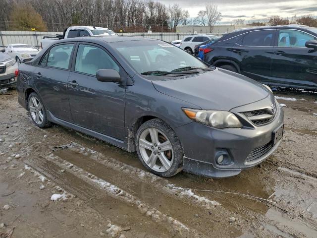 Toyota Corolla Base Image 10