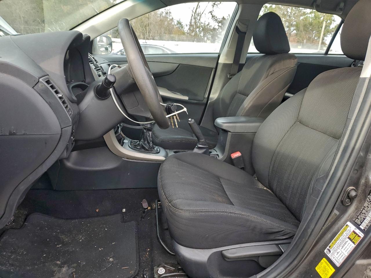 Toyota Corolla Base Image 5