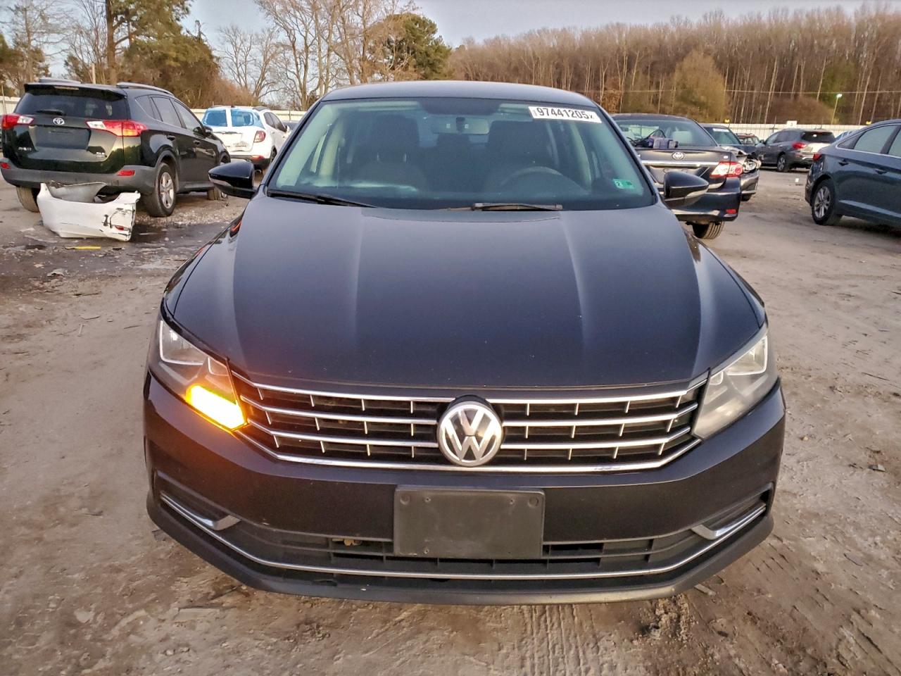 Volkswagen Passat S Image 4