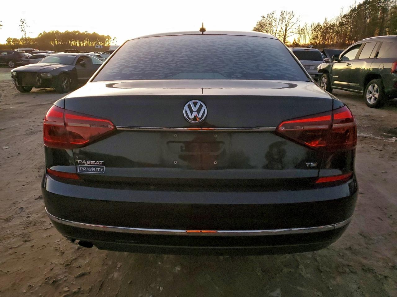 Volkswagen Passat S Image 6