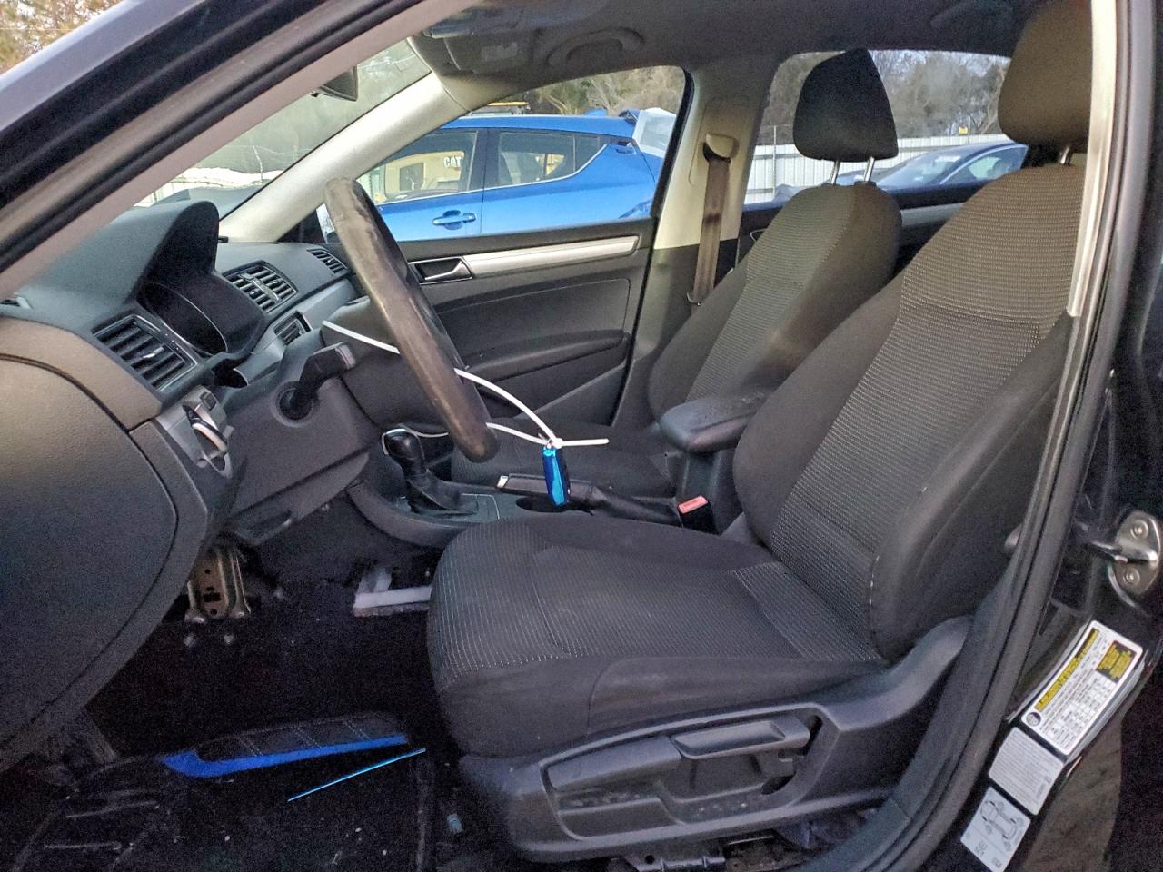 Volkswagen Passat S Image 9