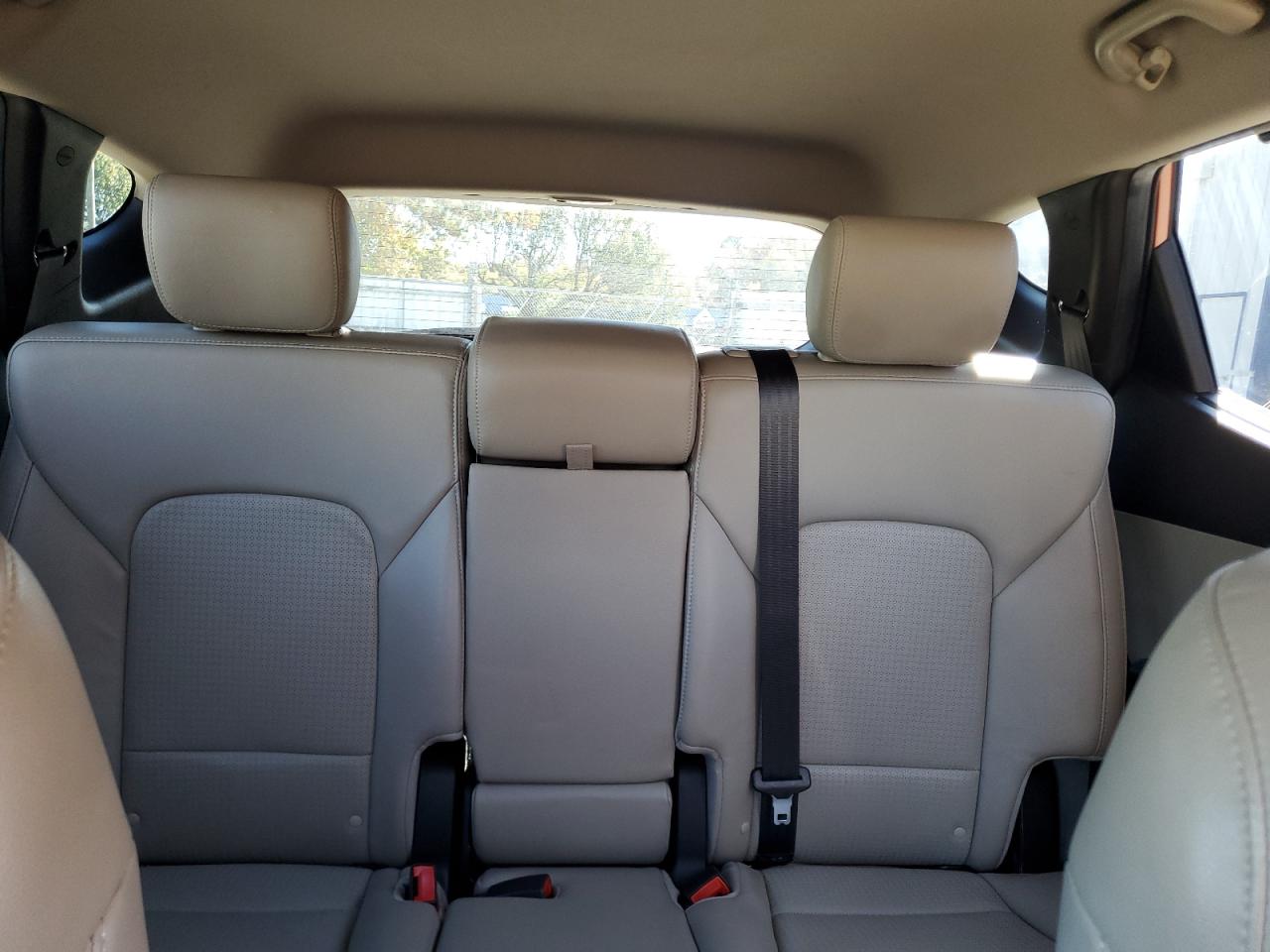 Hyundai SANTA FE Image 12