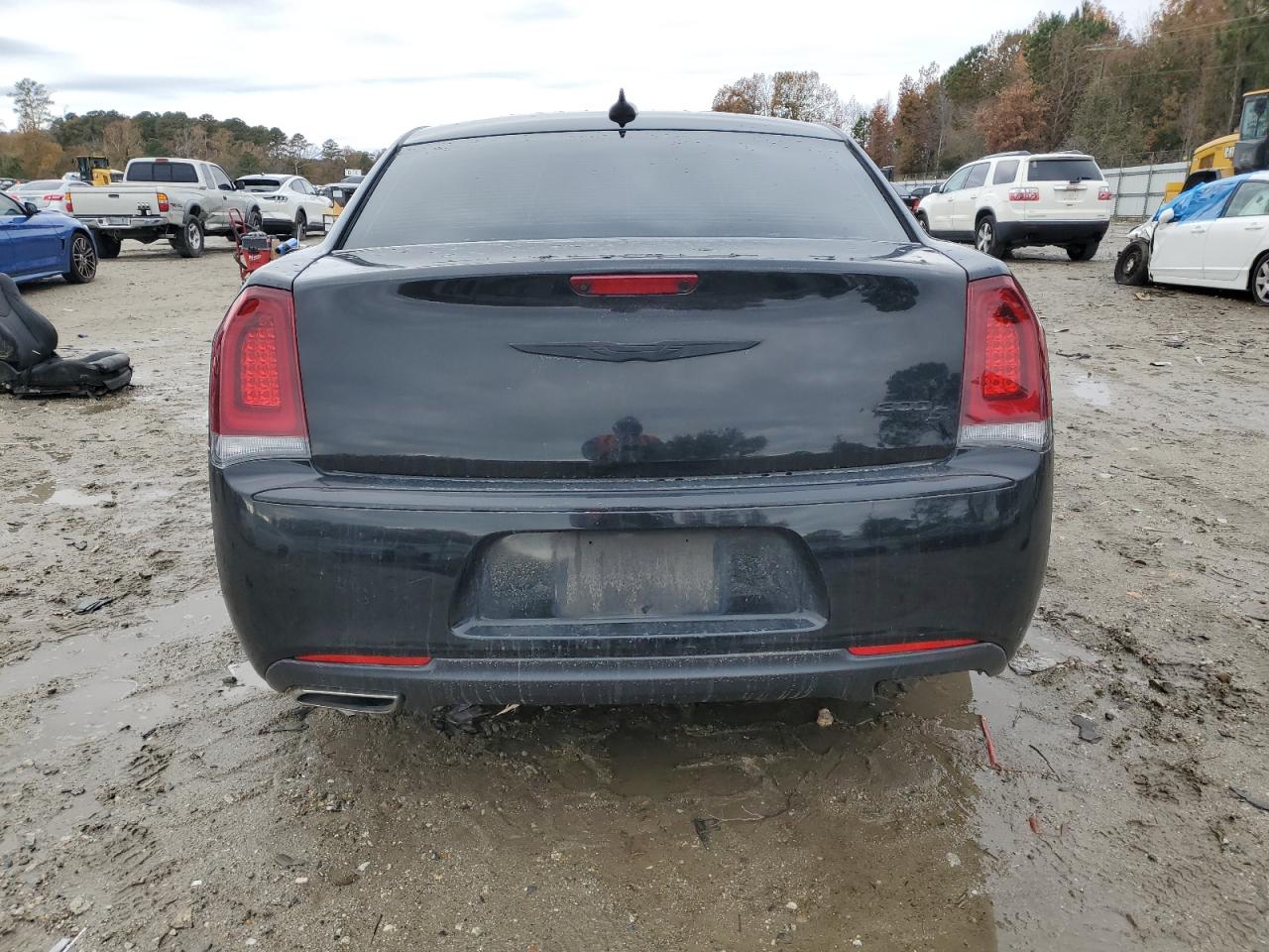 Chrysler 300 S Image 2