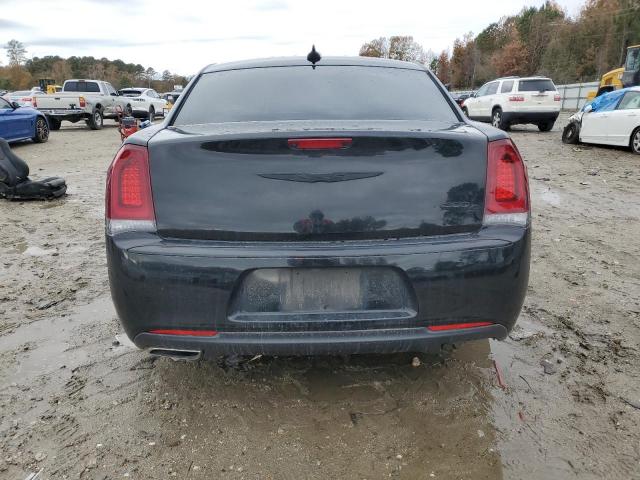 Chrysler 300 S Image 2