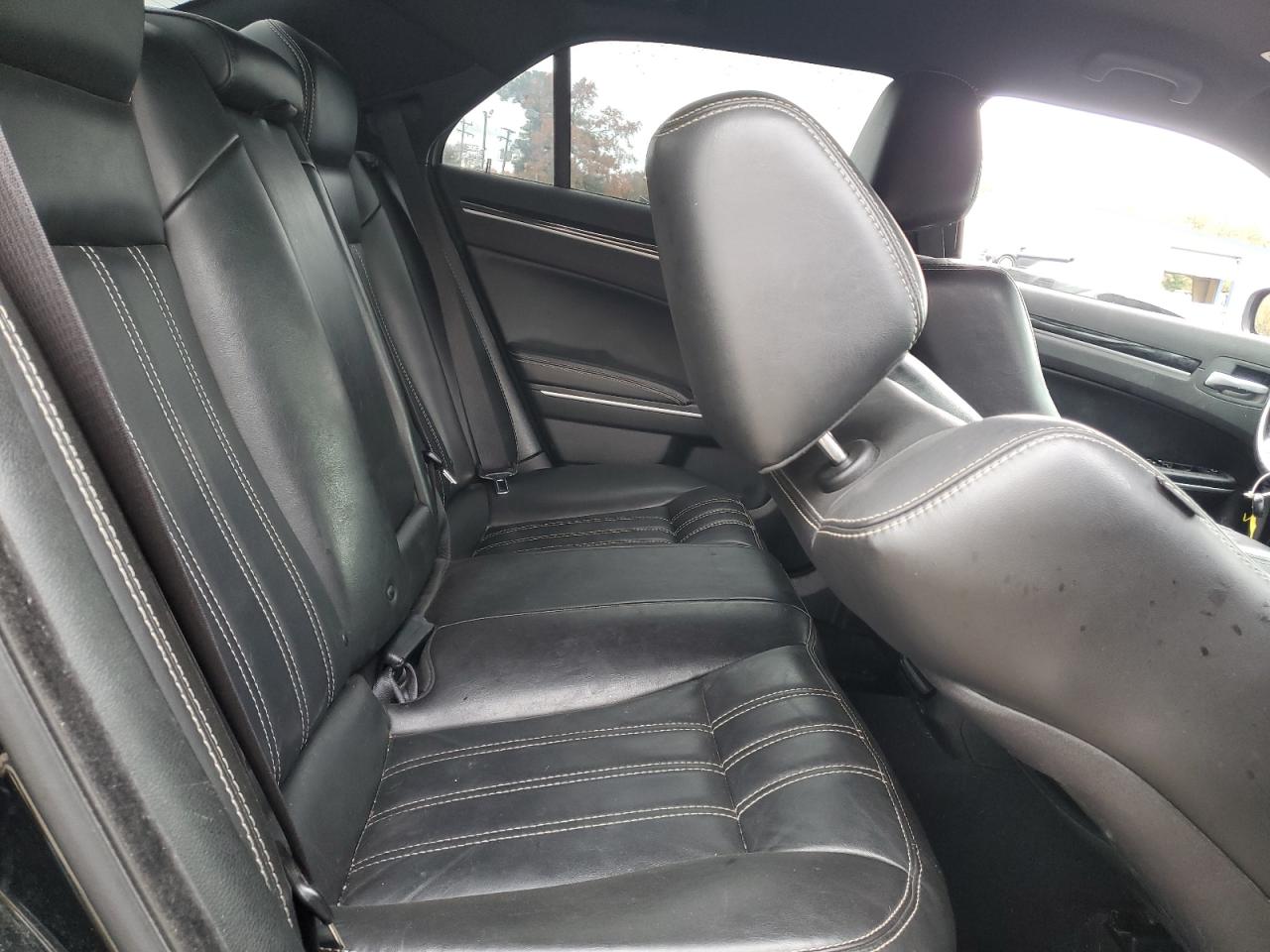 Chrysler 300 S Image 7