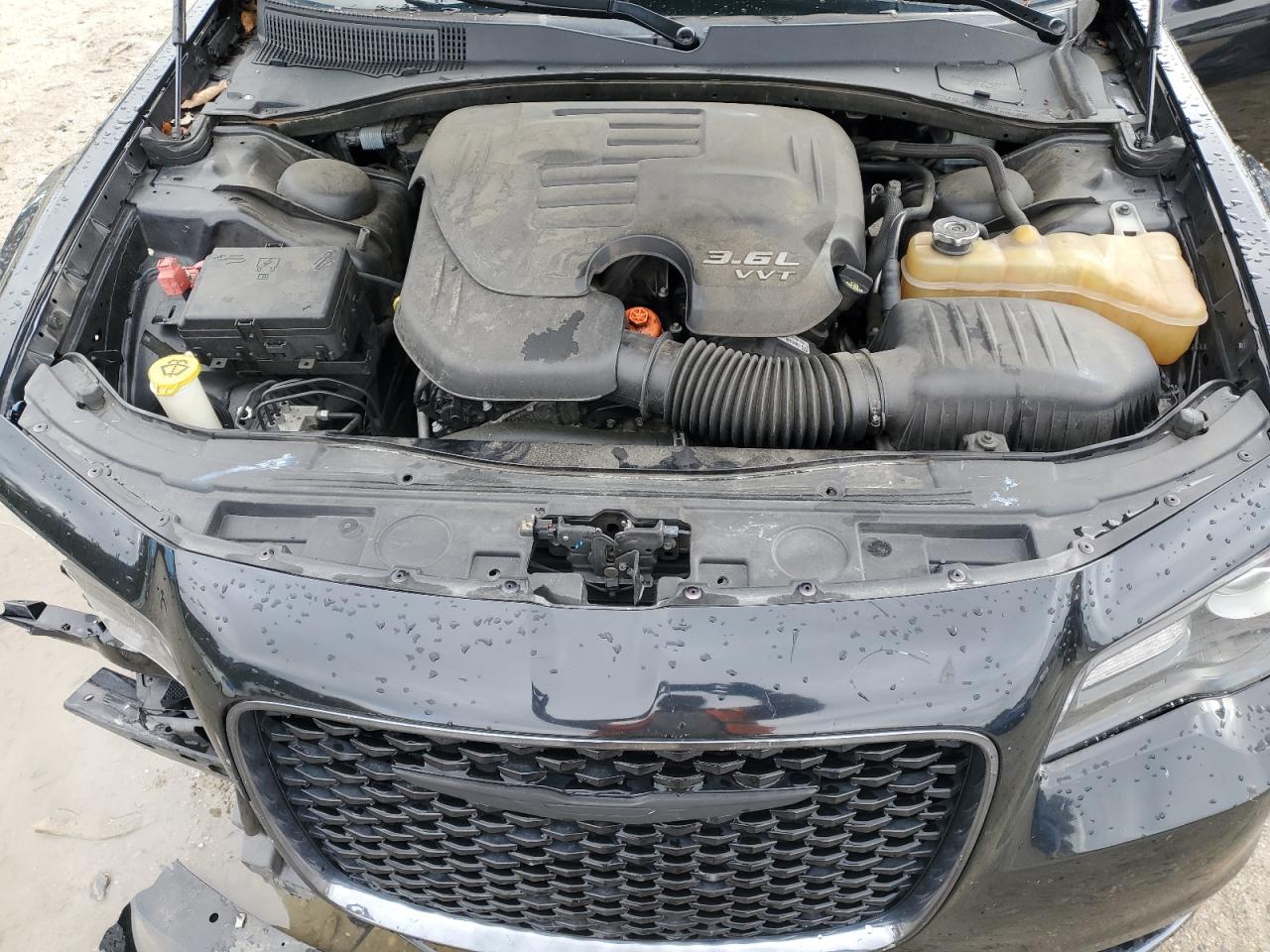 Chrysler 300 S Image 8