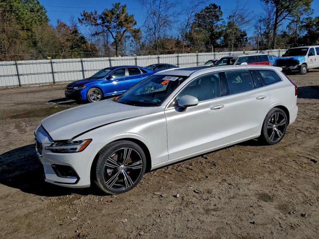  Salvage Volvo V60