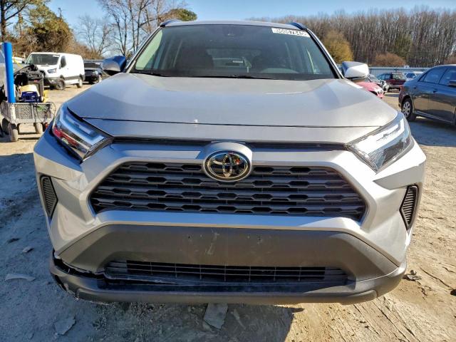 Toyota RAV4 Xle Image 3