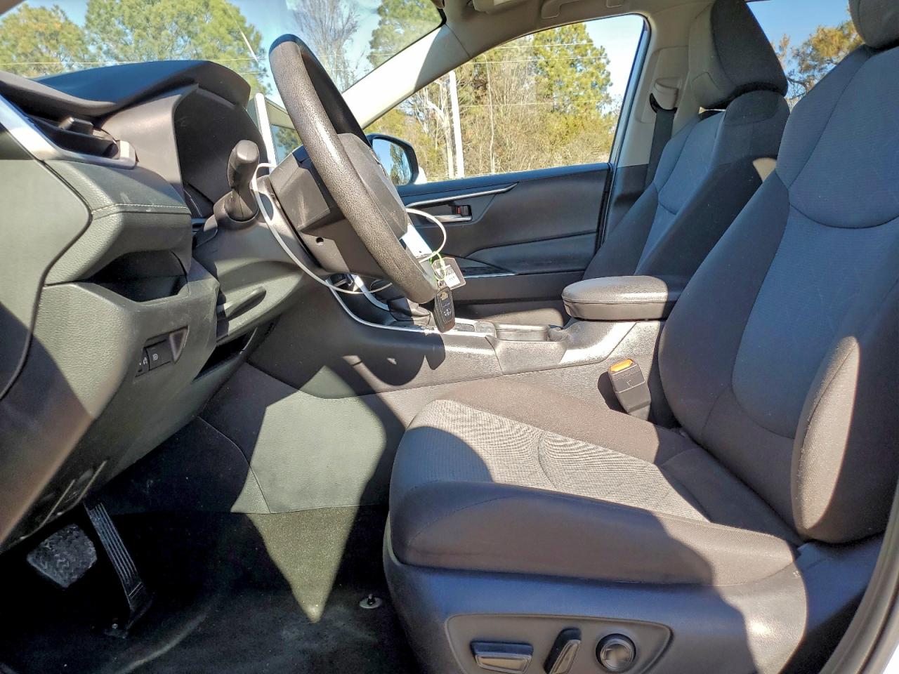 Toyota RAV4 Xle Image 4