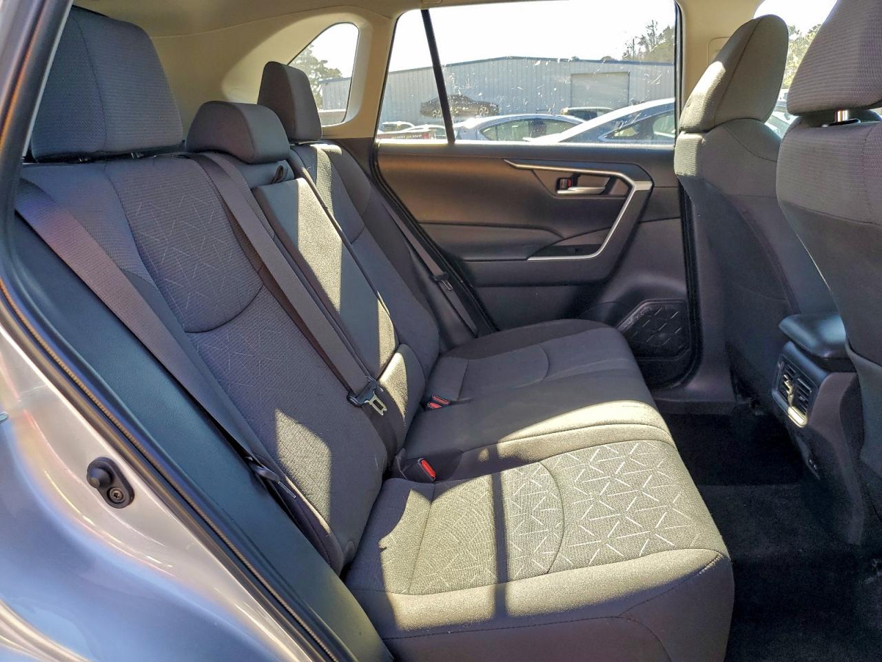 Toyota RAV4 Xle Image 9