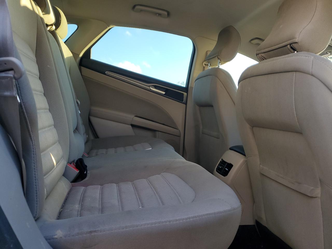 Ford Fusion Se Image 9