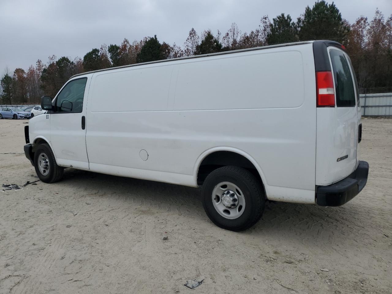 Chevrolet Express Image 8