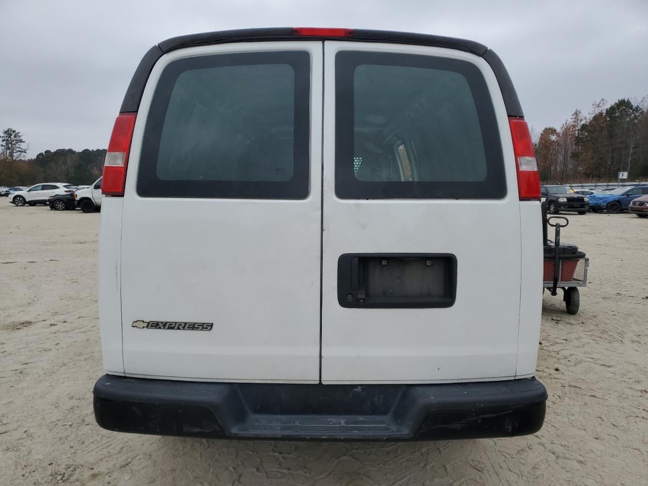 Chevrolet Express Image 5