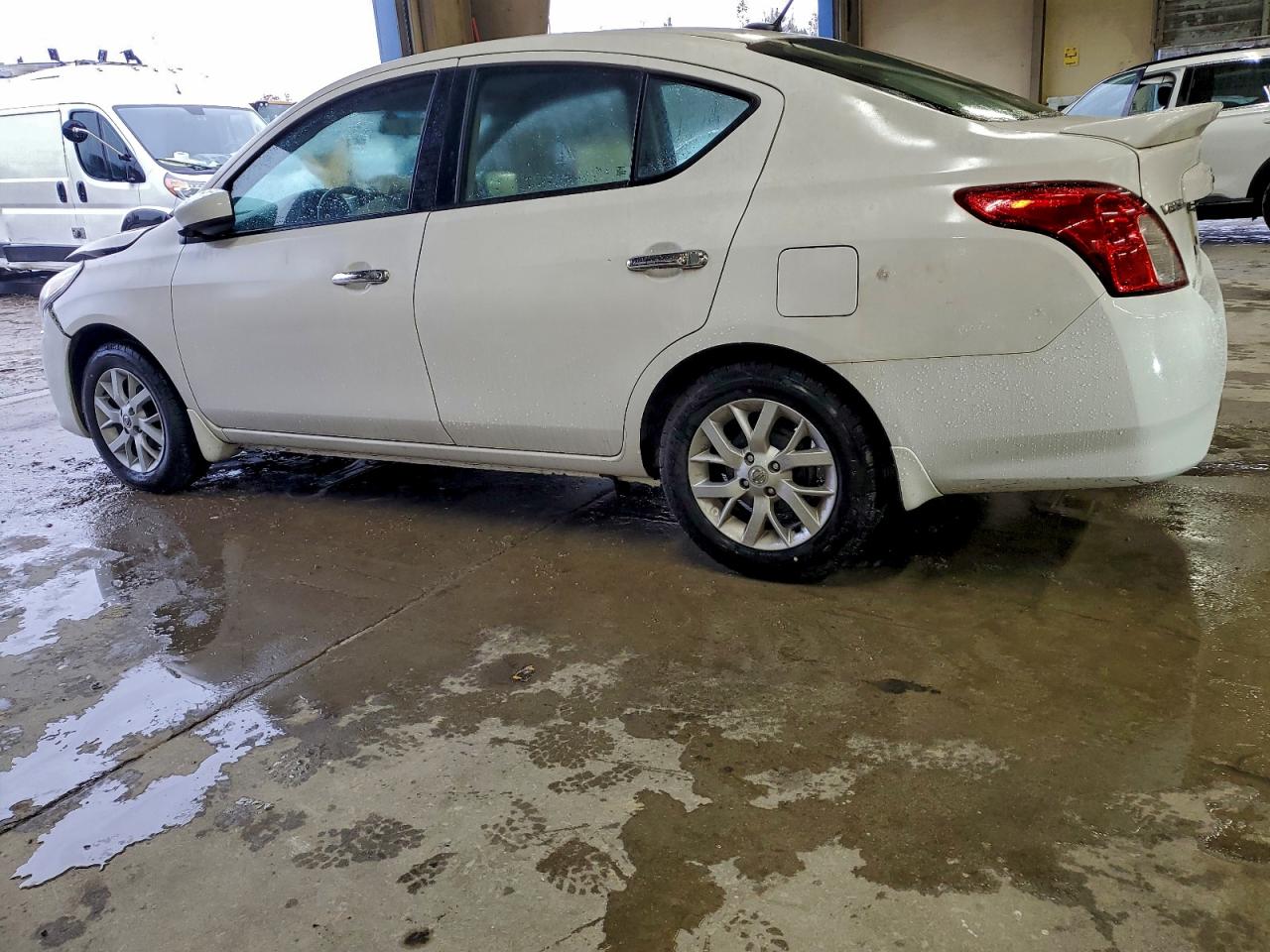 Nissan Versa S Image 12