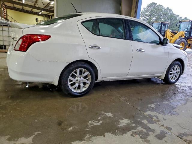 Nissan Versa S Image 9