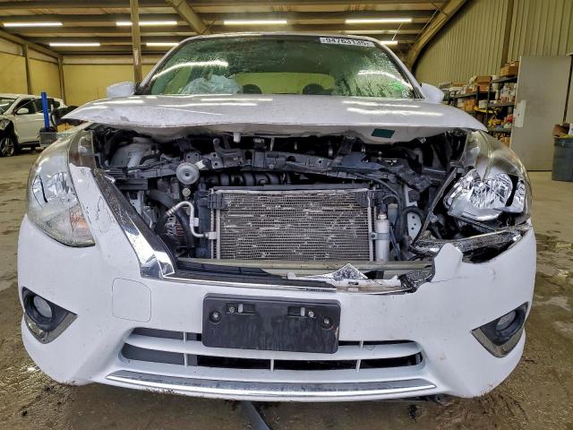 Nissan Versa S Image 10