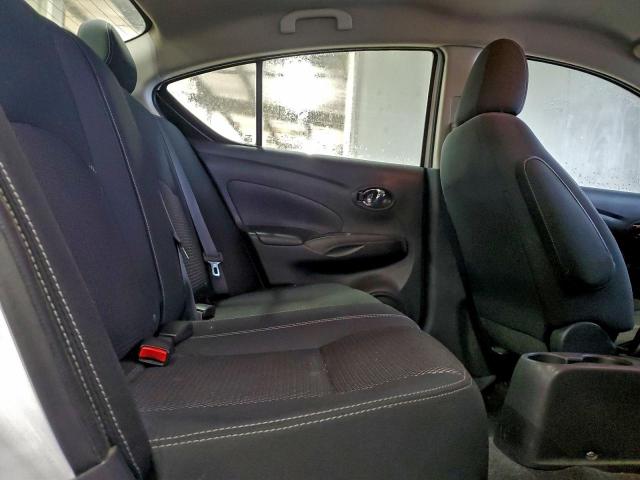 Nissan Versa S Image 7
