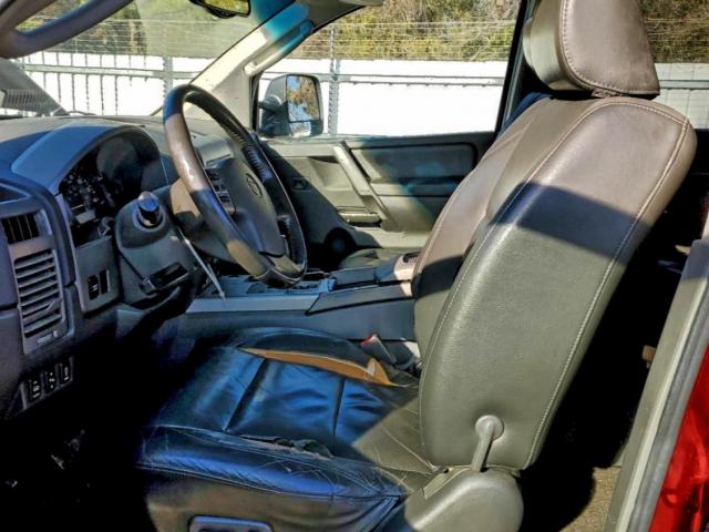 Nissan Titan Xe Image 4