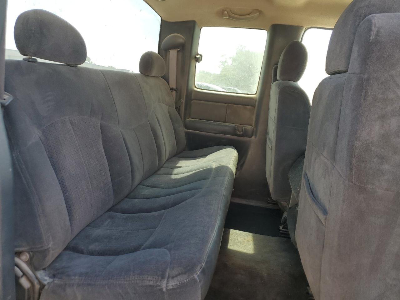 Chevrolet Silverado C1500 Image 2