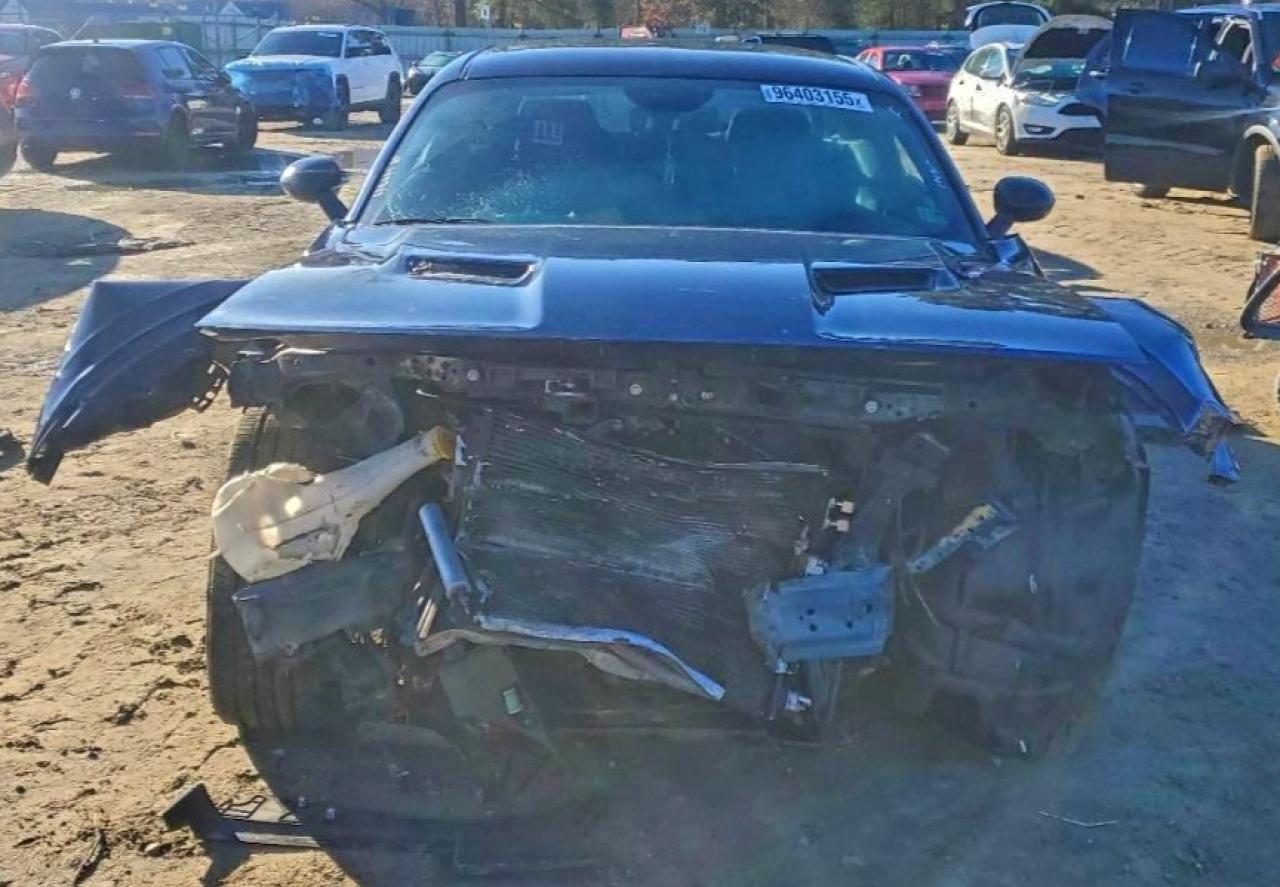 Dodge Challenger Sxt Image 8