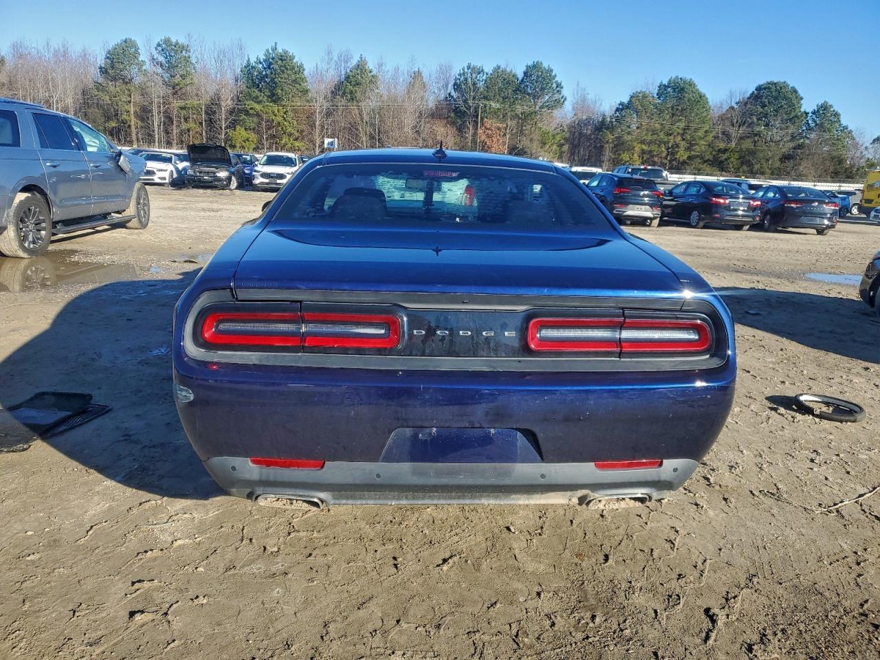Dodge Challenger Sxt Image 11