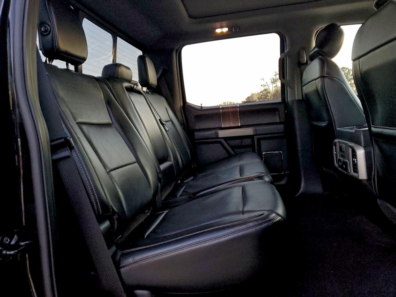 Ford F-150 Supercrew Image 4