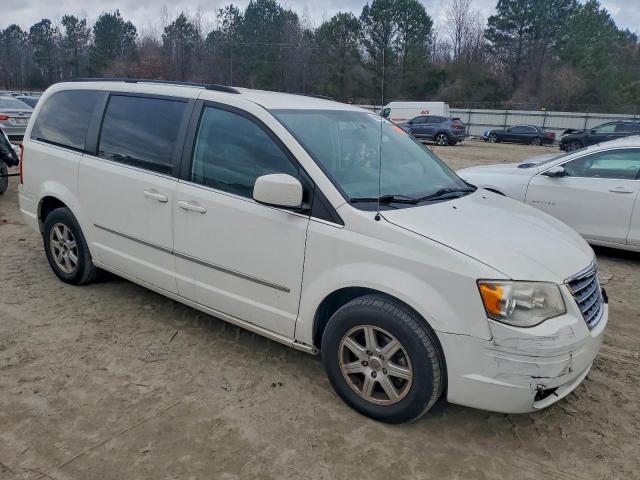 Chrysler Minivan Touring Image 5