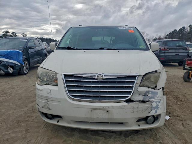 Chrysler Minivan Touring Image 3