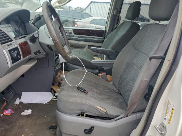 Chrysler Minivan Touring Image 7