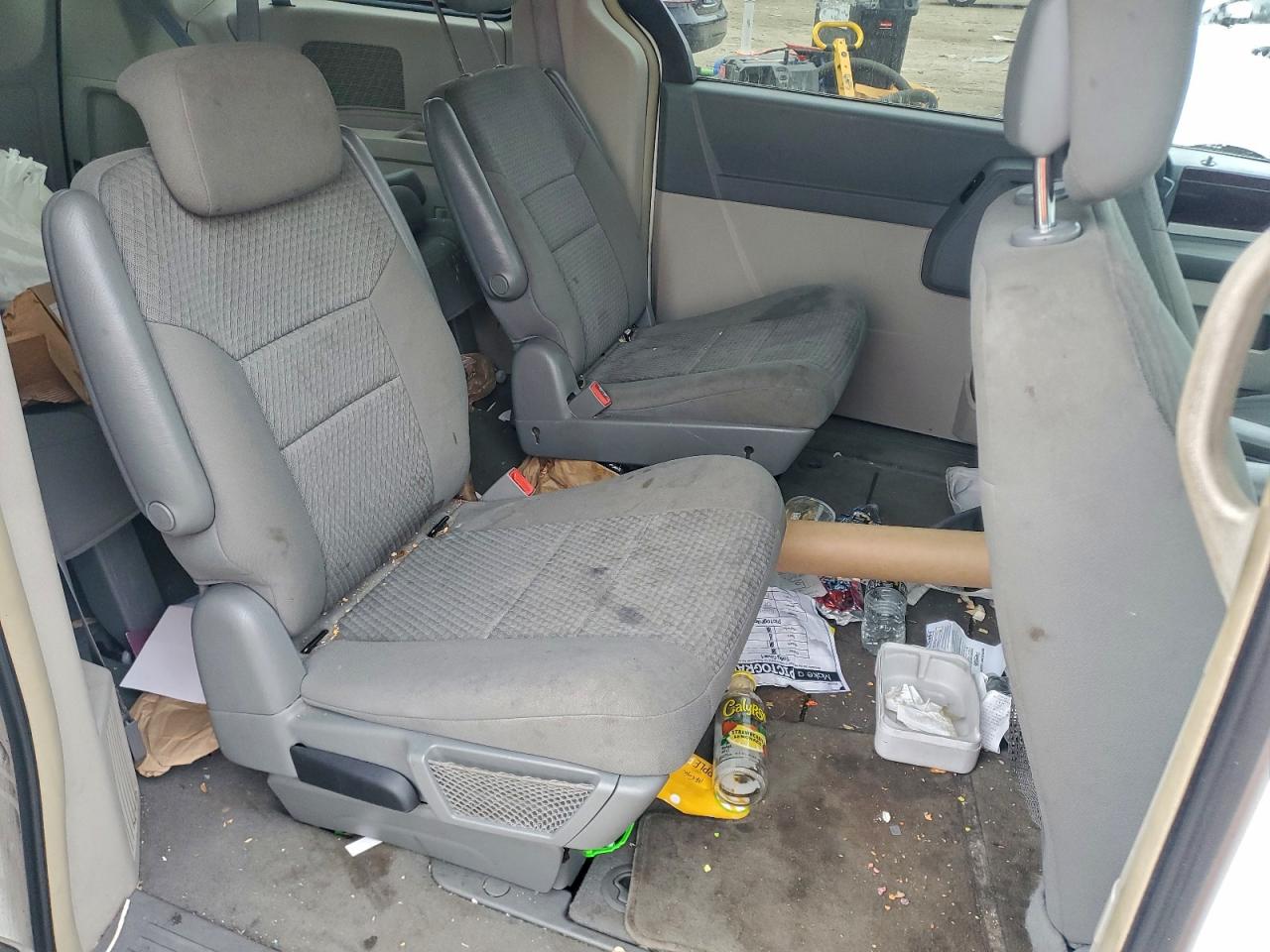 Chrysler Minivan Touring Image 10