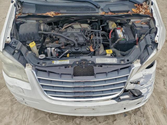 Chrysler Minivan Touring Image 13