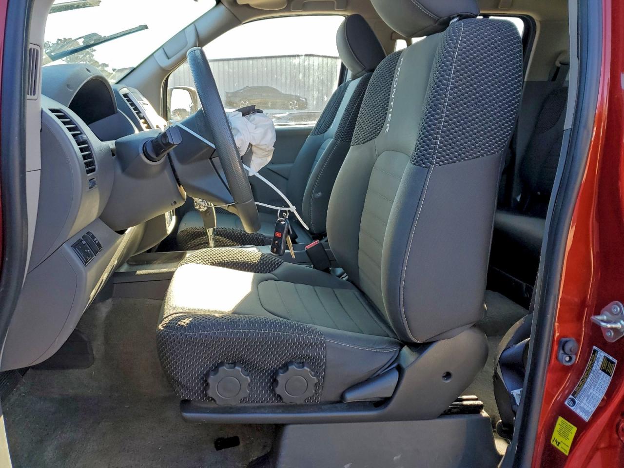 Nissan Frontier S Image 5