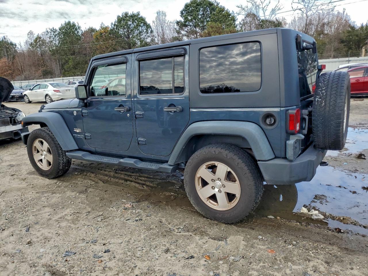 Jeep Wrangler Sahara Image 9