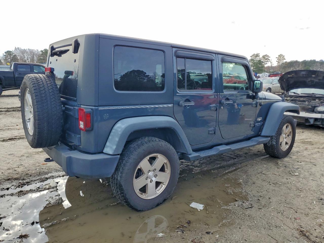Jeep Wrangler Sahara Image 12