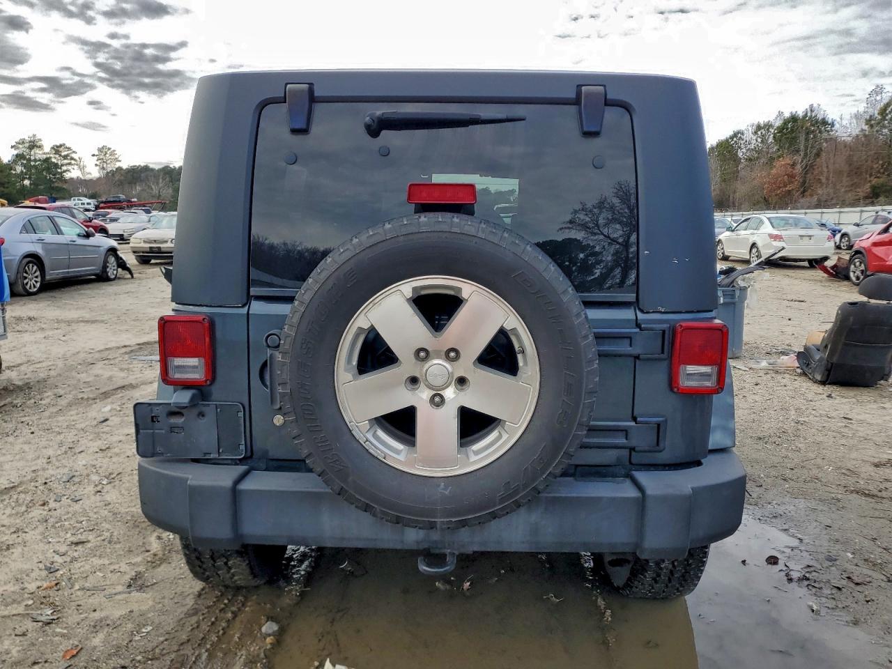 Jeep Wrangler Sahara Image 7