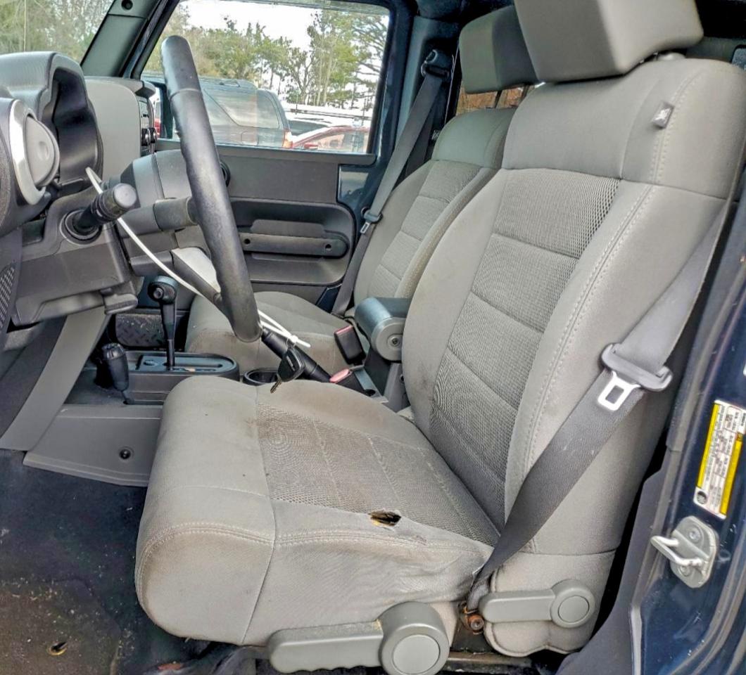 Jeep Wrangler Sahara Image 13