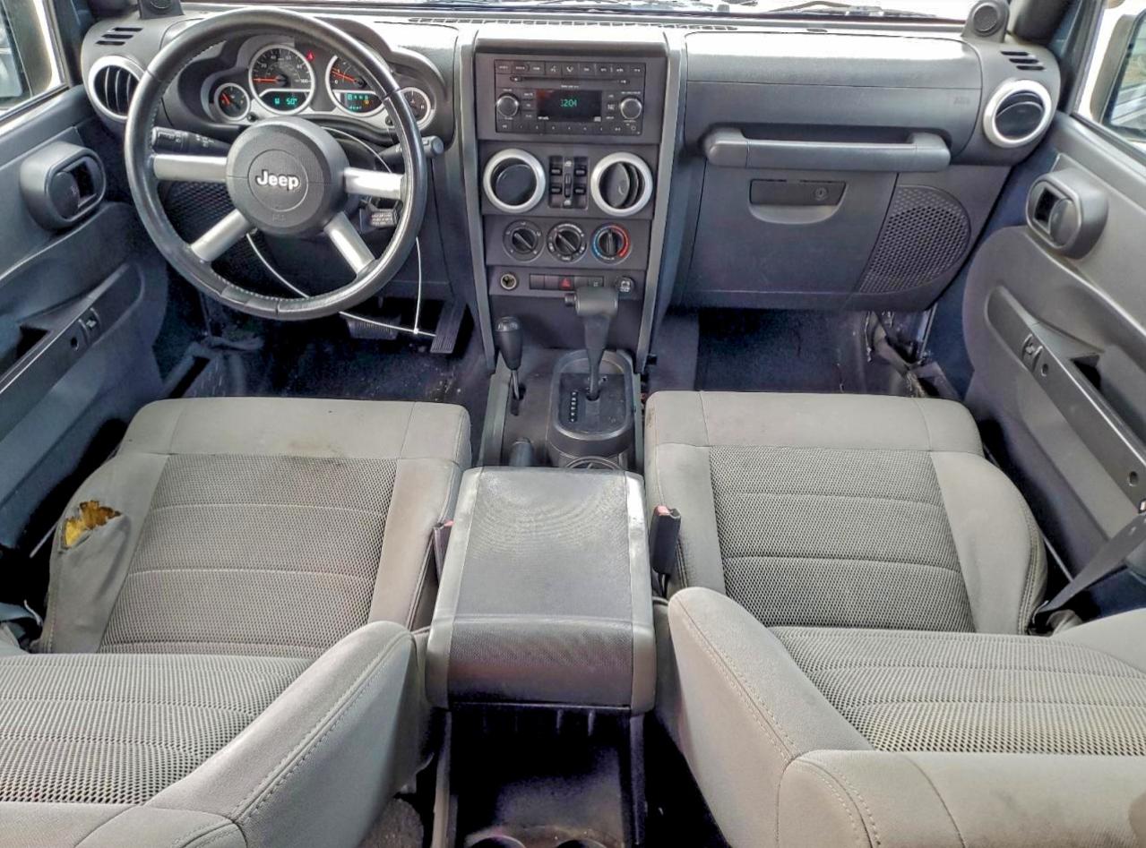 Jeep Wrangler Sahara Image 4