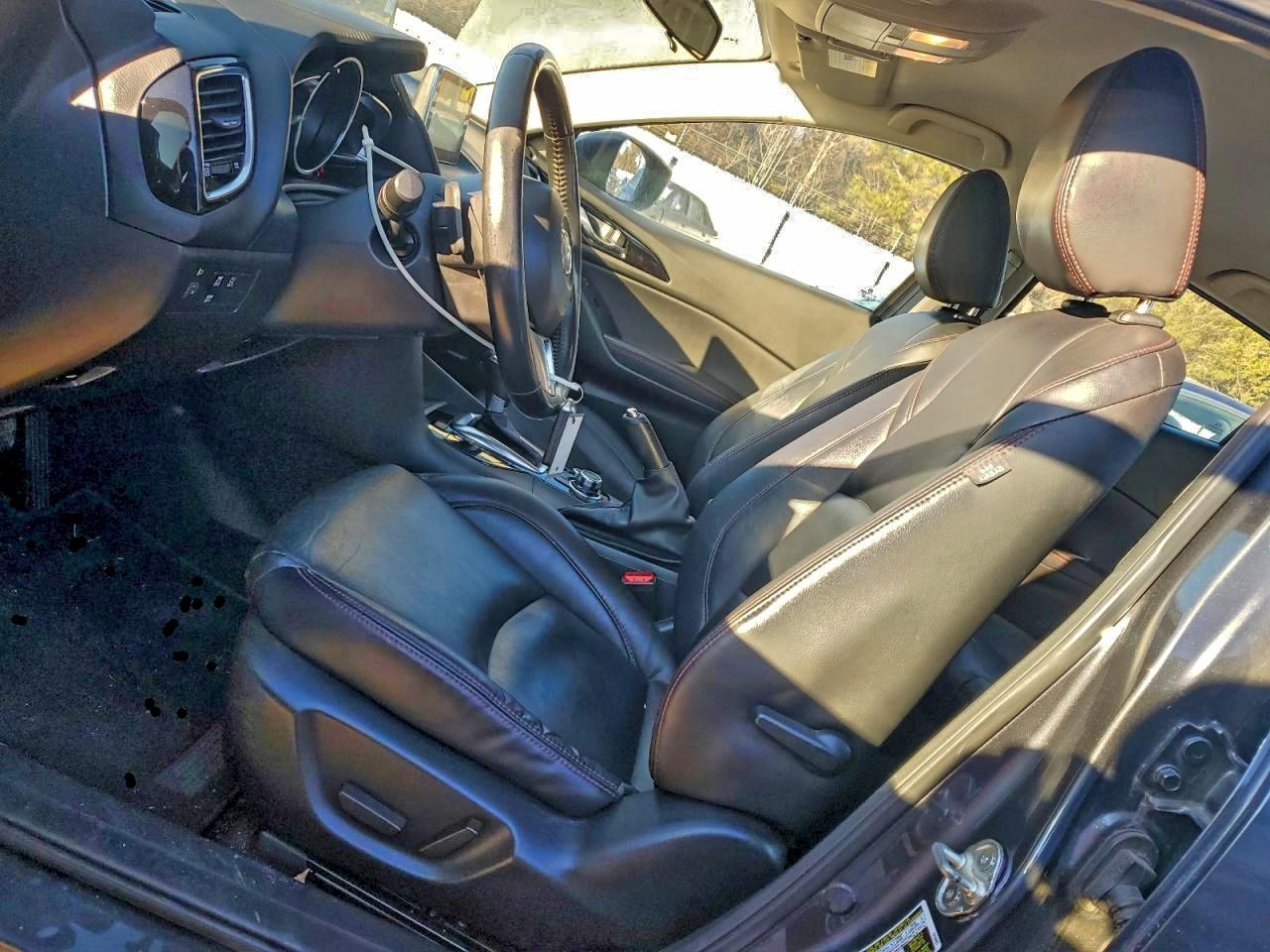 Mazda 3 Touring Image 5