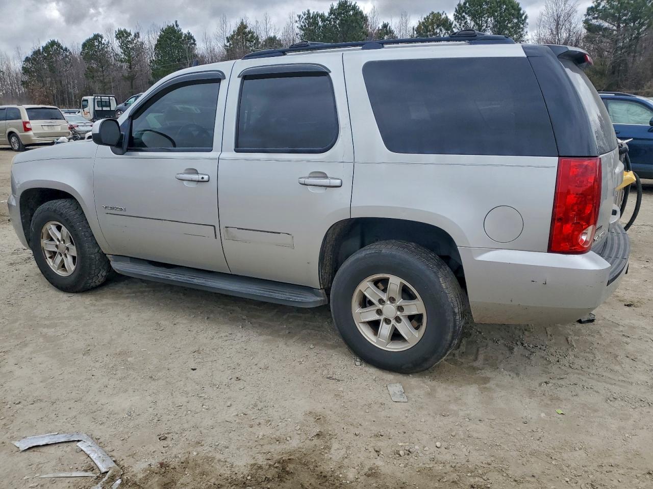 GMC Yukon Sle Image 4