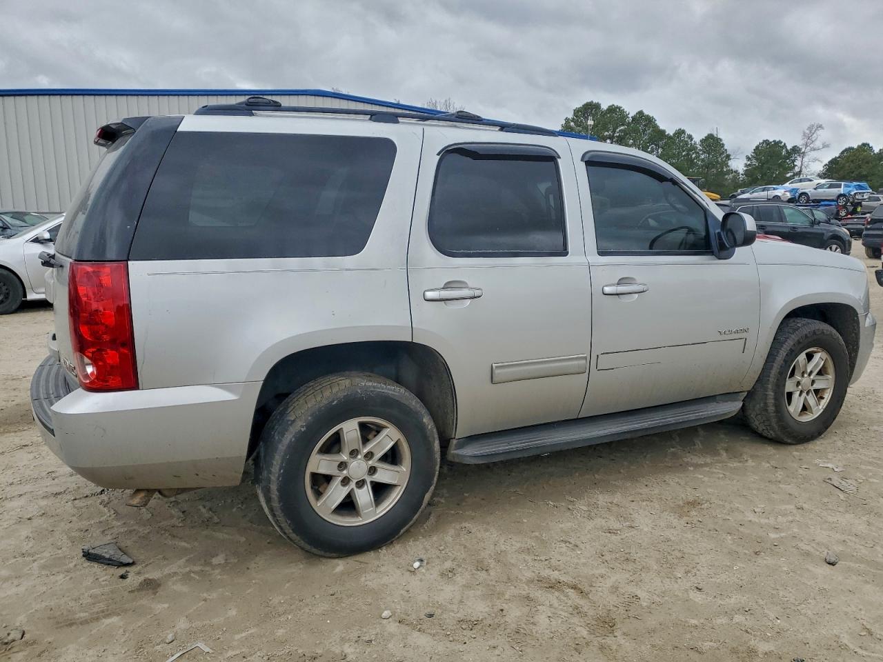 GMC Yukon Sle Image 2