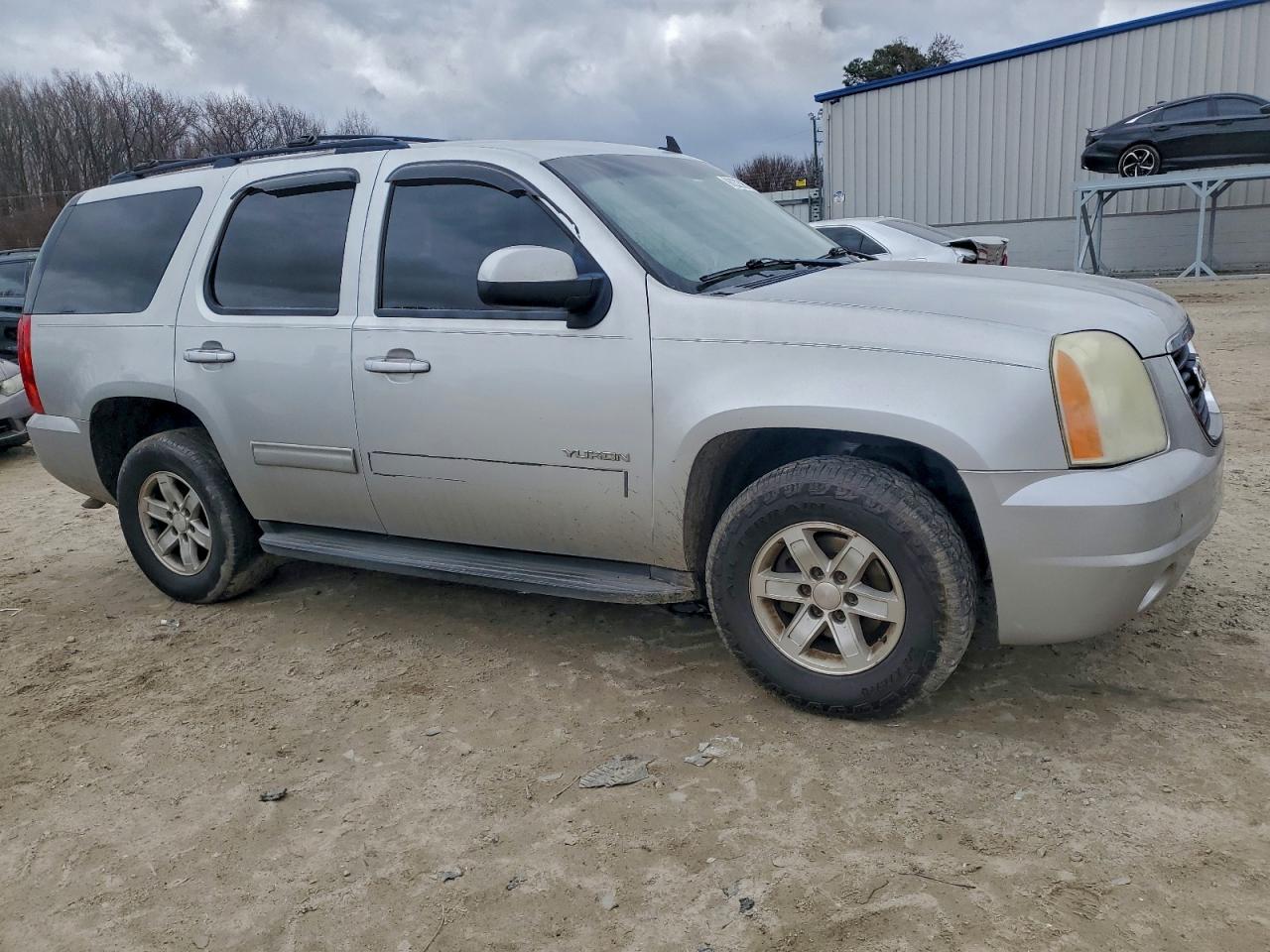 GMC Yukon Sle Image 3