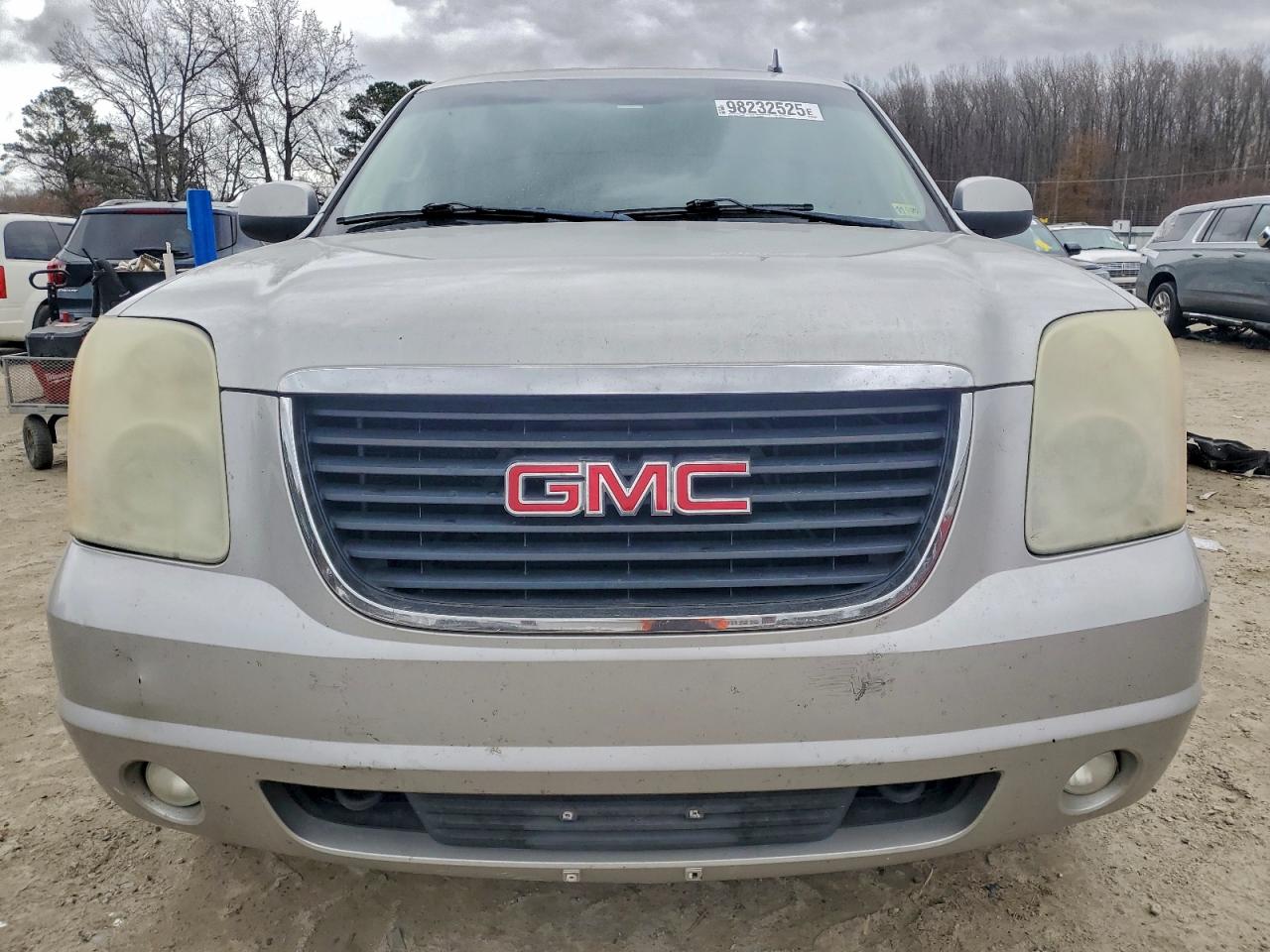 GMC Yukon Sle Image 11