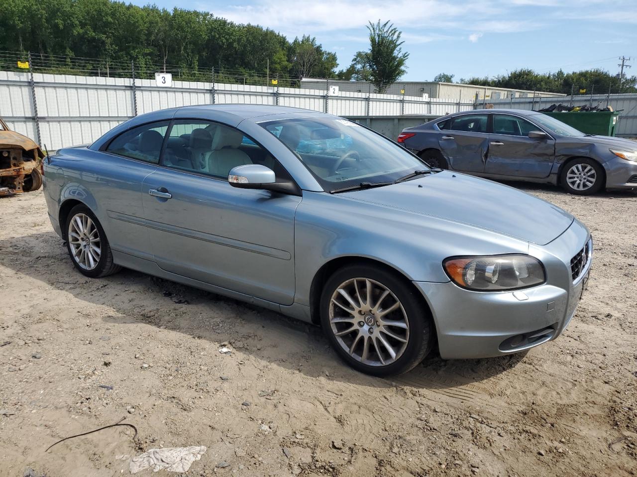 Volvo C70 T5 Image 9