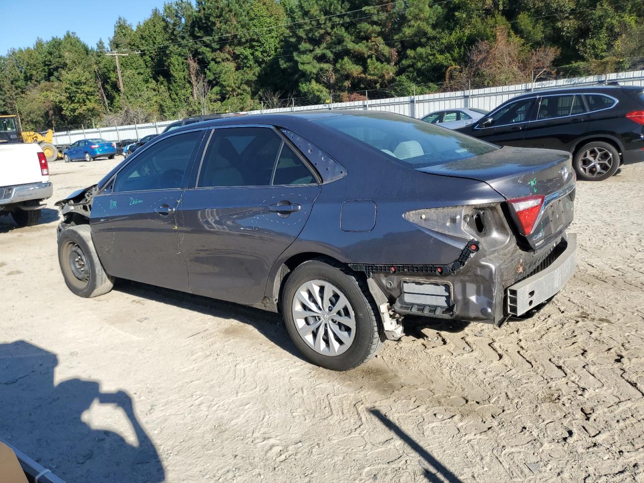 Toyota Camry Le Image 9