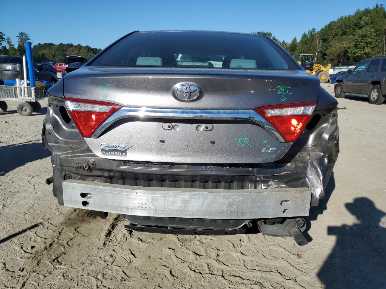 Toyota Camry Le Image 8
