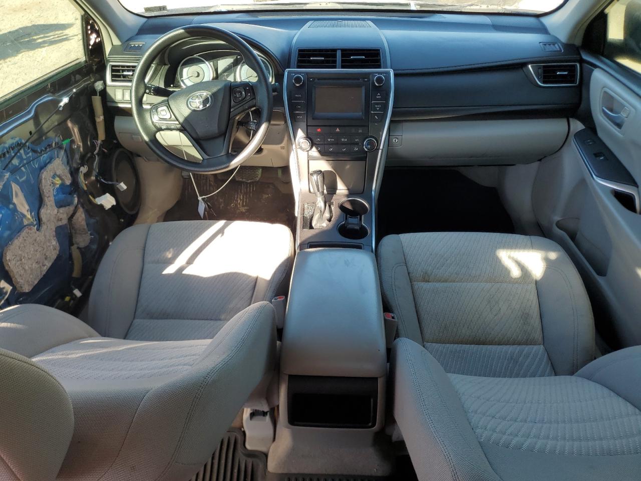 Toyota Camry Le Image 6