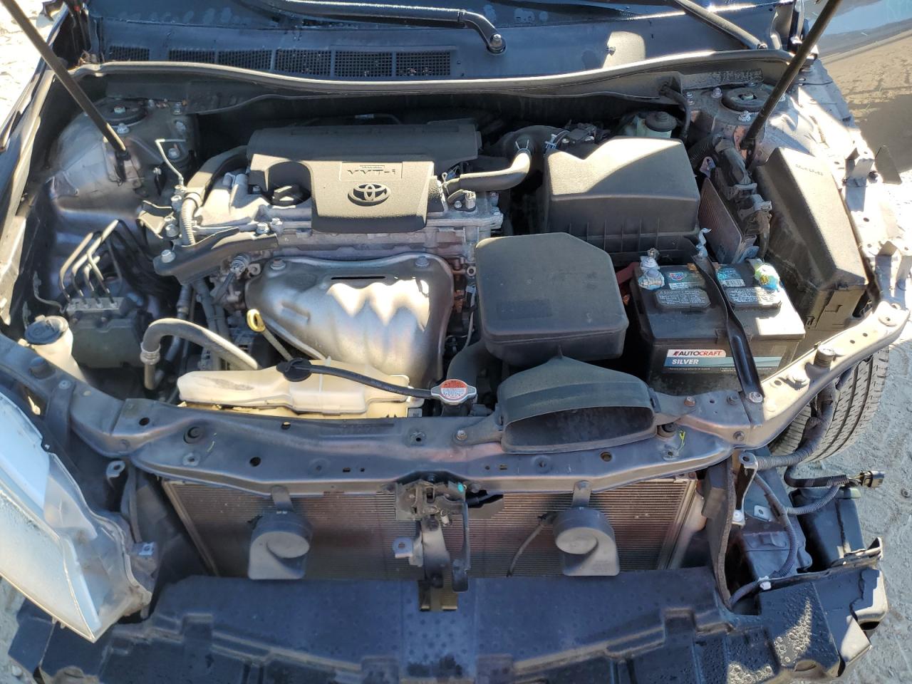 Toyota Camry Le Image 13