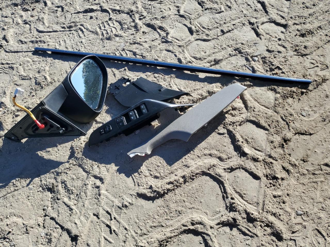 Toyota Camry Le Image 11