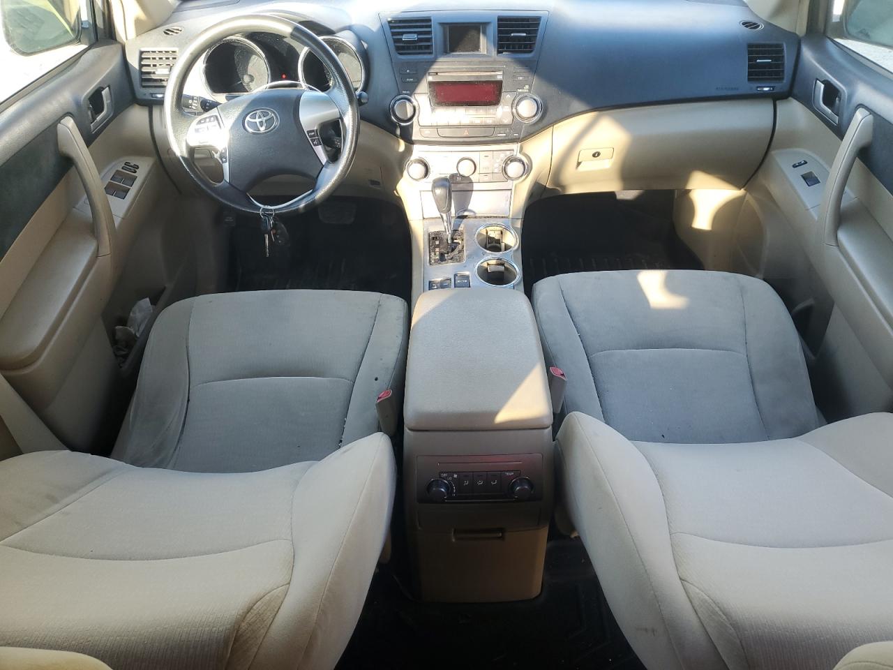 Toyota Highlander Base Image 4